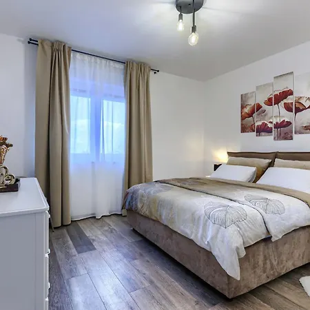 Tramonto By Interhome וילה בוג'ה