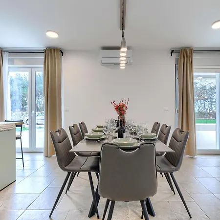 Tramonto By Interhome וילה בוג'ה